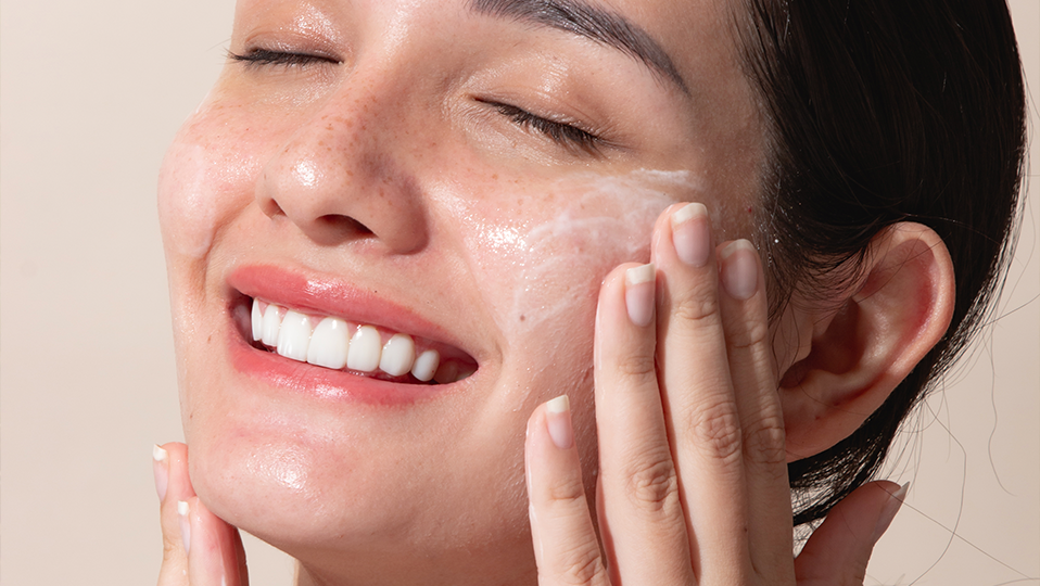 Using Face Washer Follow Rules of Face Washing by Dermatologists | Pili Ani US