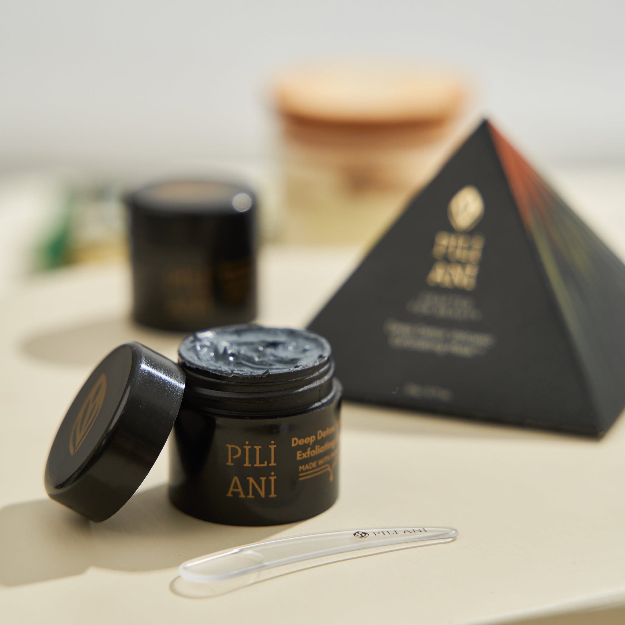 Deep Detox Volcanic Exfoliating Mask Pili Ani US